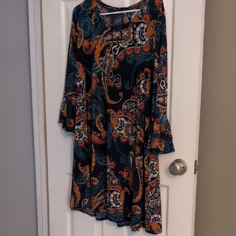Women's Paisley Print Bell-Sleeve Dress in Black and Teal